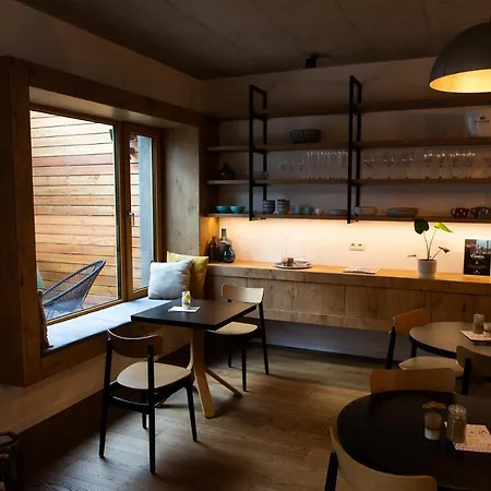 Vigeo Lounge Coffee Bed & Breakfast 4*