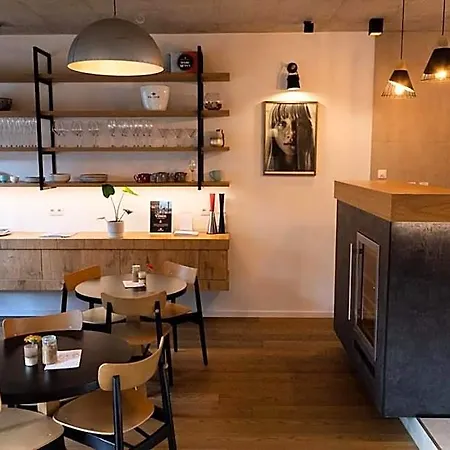 לינה וארוחת בוקר Vigeo Lounge Coffee